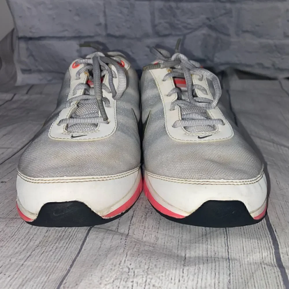 Nike womens training total core shoes white w/silver accents & pink soles sz 7 - Picture 3 of 8